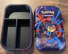 ポケモン海外限定【ミニ缶】仕切付きダメカンケース【メガルカリオ】mini tinのサムネイル