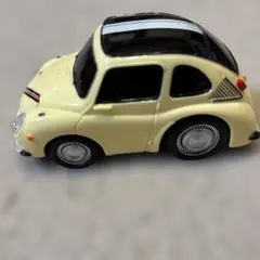 ストライプ付きクリーム色ミニカー
