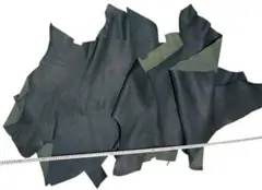 12/16まで特価！　牛革　大きめはぎれ2枚 ブルーグレー　柔らかめ　スムース