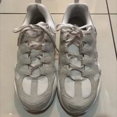 NIKE ベージュ ホワイト スニーカー　25.5㎝