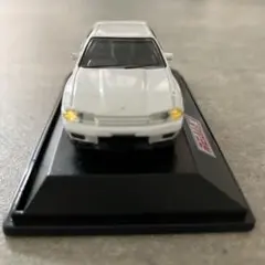 Nissan Skyline GT-R 1/64 ホワイト ミニカー