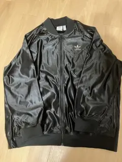 アディダスオリジナルス オーバーサイズ SSTトラックトップ（ジャージ）