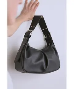 un/neu ワンハンドルタックハンドバッグ