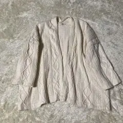 ケーブル編みカーディガン