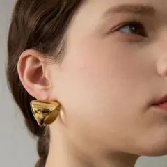 Roll triangle pierce gold No.1224
