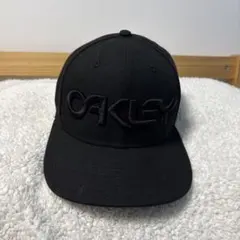OAKLEY × NEWERA ブラック　キャップ