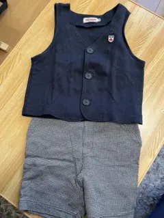 ネイビー ベストとチェック柄ショートパンツ セット