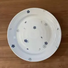 【新品　未使用】青い桜の花模様の白い大皿　約30cm
