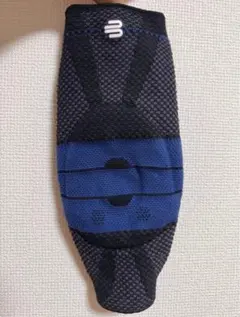 Bauerfeind GenuTrain サイズ4 黒/青