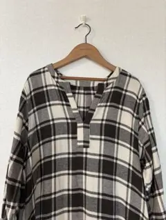 ウタオ チェックフランネルロングワンピース 綿起毛 Vネック