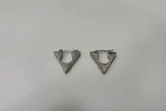 マークバイマークジェイコブス　トライアングルピアス