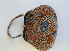 ビーズ刺繍の花柄バッグ