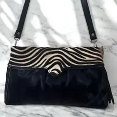 ゼブラ柄　ショルダーバッグ　黒　スペイン製