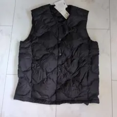 新品　UNIQLO　ノーカラーダウンベスト　メンズのサムネイル