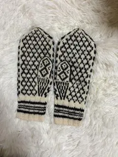 ニットミトン 黒と白の模様