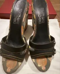Salvatore Ferragamo ウェッジソール サンダル 総柄のサムネイル