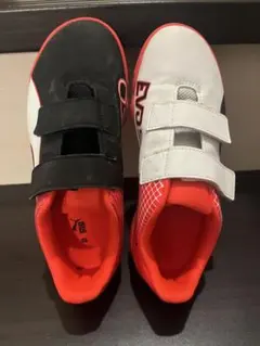 プーマ　puma 21.5cm　スニーカー　キッズ　配色　オレンジ　ブラック