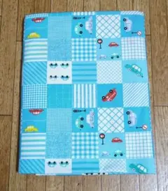 車柄の綿プリント生地 約112cm×144cm