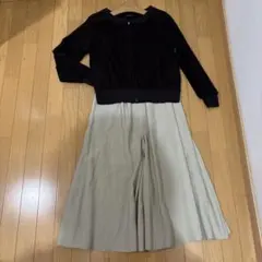 インゲボルグ ベージュ色裾タック入り　ウエストゴム使いロングフレアースカート