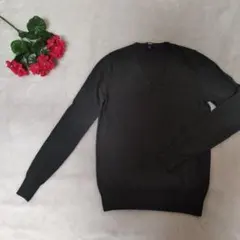 UNIQLO ダークグリーン Vネックセーター Mサイズ