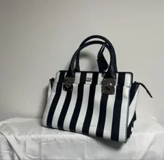 GUESS ゲス　ショルダーバッグ　 ハンドバッグ　カバン　革　肩掛けのサムネイル
