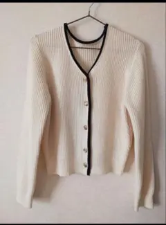 ゴールドボタン付き配色カーディガンのサムネイル