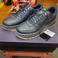 28.0 ナイキ エア フォース 1 ラックス ブラック DB4109-001