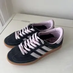 adidas Spezial ブラック/ピンク スニーカー