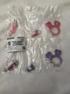 TWICE LOVELYS アクリルカラビナ　フロッキーマスコット　サナ　モモ