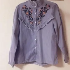 ストライプ刺繍フリル長袖シャツ
