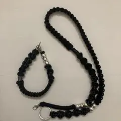 パラコード　スマホショルダーストラップ　ブラックシルバービーズ黒ハンドストラップ