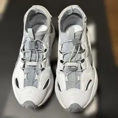 adidas スニーカー ホワイト グレー　スニーカーサンダルのサムネイル