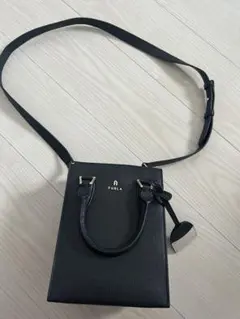 FURLA ブラックショルダーバッグ