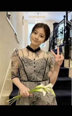 美品♡Leja 今田美桜さん着用 配色パイピングプチハイネック花柄刺繍ラメレース