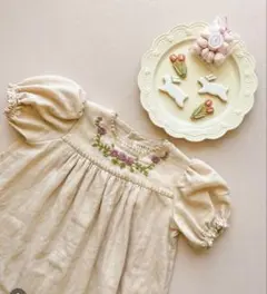 大人気ハンドメイド作家様★刺繍ワンピース　110のサムネイル