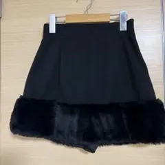 ファー付き黒ミニスカート