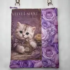 猫と薔薇苺デザインのスマホポーチ ハンドメイド　パープル