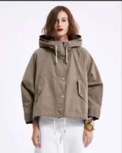 ZARAマウンテンパーカー ベージュ