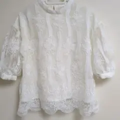 美品ページボーイ　刺繍レース 半袖ブラウスのサムネイル