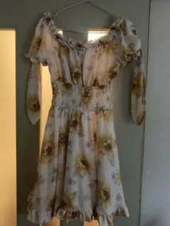 リズリサ　ひまわり柄 オフショルダー ミニワンピース