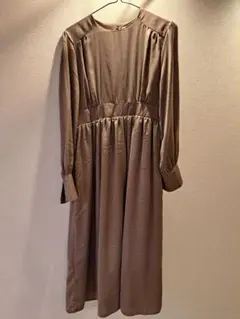 光沢感のあるロングスリーブ ひざ丈ワンピース スタイルミキサーのサムネイル