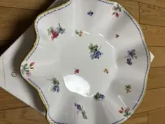 花柄陶磁器皿 金縁 波型のサムネイル