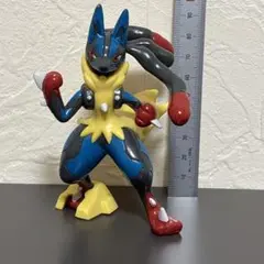 ポケモンポーズフィギュア　メガルカリオ　ポケモン　フィギュア