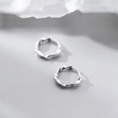 フープピアス　ツイスト　スパイラル　ねじり　ひねり　リングピアス シルバー
