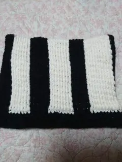 ストライプデザインの編み物帽子