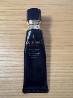 クレド・ポー・ボーテ　タンクレームエクラn クリームタイプ　ファンデーション