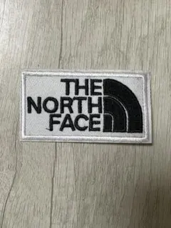 THE NORTH FACE 刺繍口ゴ ワッペン 白/黒 7.5cm×4.5cm