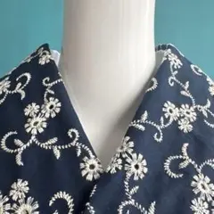 578 半衿　藍色×オフホワイト　花柄刺繍 半襟 ネイビー　レトロ　可愛い　浴衣