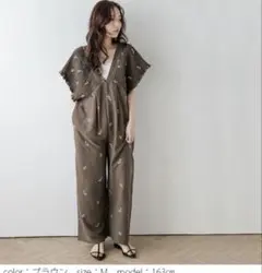 新品・未使用⭐︎ラジエム　フラワー刺繍オールインワン ブラウン　花柄