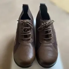 ブラウン レースアップシューズ
